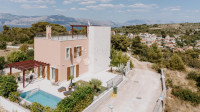 Moderna vila s bazenom