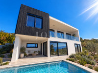 Moderna vila s bazenom