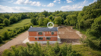 EKSKLUZIVA - Moderna vila okružena šumom