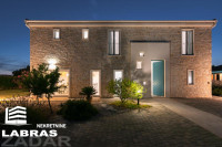 Moderna villa s unutarnjim bazenom: Ugljan, 250 m2 - Blizina mora !