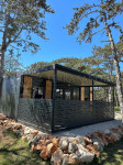 MODULARNA KUĆICA U ŠUMICI BLIZU MORA
