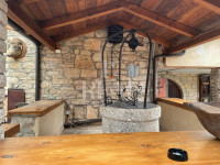 Momjan, konoba sa bazenom i kućama za odmor