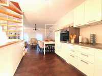 MOTOVUN, CENTAR, KOMPLETNO RENOVIRANA KAMENA KUĆA S DVORIŠTEM