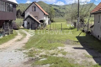 Mrkopalj, samostojeća goranska kuća nedaleko skijališta