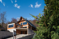 Mrkopalj, samostojeća kuća u izgradnji s pogledom na skijalište Čelimb