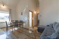 Murter, dvosobni stan u centru, 41 m²