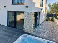 Murter, moderna vila, vrt, 2 parkinga, 115 m2. Blizina plaže "Slanica"