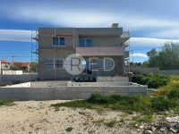 MURVICA KUĆA S BAZENOM U IZGRADNJI