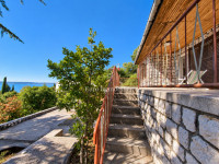 N. Vinodolski – kuća 90 m od mora, građevinska parcela 1057 m²