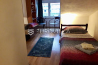 NAJAM, Krk, grad Krk, prostrani apartman 120 m², visoko potkrovlje, mi