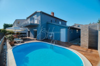 Najam kuće s bazenom od 1.10. - Pula