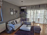 Najam - Trosoban stan s loggiom + 2 PM - Remete, Kameniti stol