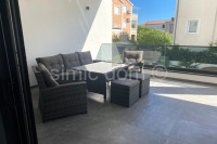 Namješten apartman u prizemlju 50m od plaže, Srima