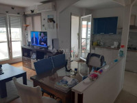 NAMJEŠTEN STAN SA DVA BALKONA!!