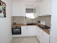 Vodice, stan, 1. kat, 2 spavaće, centar, 239.000 €