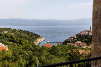 Namješteni apartman s otvorenim pogledom na more u Vrbniku