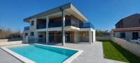 * ŠIŠAN – MODERNA VILA S BAZENOM, 4 SPAVAĆE SOBE I 360 m² *