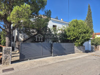 Nekretnine Pirovac, Četverosobni stan 300 m od mora