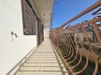 NESLANOVAC, TROSOBAN STAN S DVORIŠTEM i KONOBOM