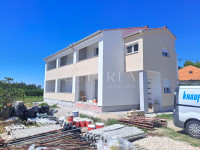 NIN - GRBE, kuća od 240 m2 s 3 stambene jedinice!!