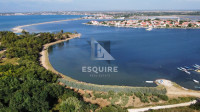 NIN - PRVI RED DO MORA - atraktivno zemljište sa građevinskom dozvolom