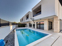 NIN - ZATON - moderna duplex vila s bazenom!!