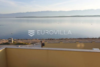 Nin, Ždrijac, prekrasna apartmanska vila, prvi red do mora