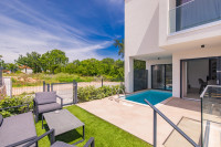NJIVICE, OTOK KRK - Luksuzni dvoetažni apartman s bazenom