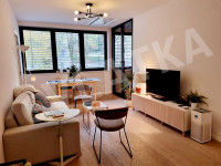 NOV 3-SOBAN STAN S GARAŽOM NA TOP LOKACIJI U CENTRU GRADA