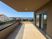 Novalja, 3-sob. penthouse apartman 69 m2 s velikom terasom, novo