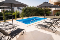 Novalja, 3-sobni apartman 110 m2 s bazenom i dvorištem