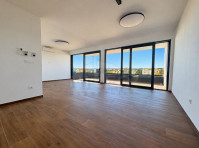 Novalja, 3-sobni apartman 113 m2, II kat, 3 terase, novogradnja