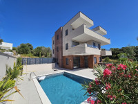 Novalja, Jakišnica, 3-sobni apartman s bazenom i konobom
