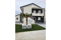 Novalja - Kuća s tri apartmana