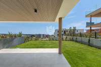 Novigrad, Luksuzan opremljen stan u prizemlju sa pogledom na more!