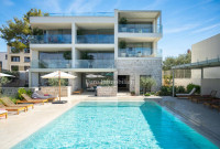 Novigrad – 50 m od mora, luksuzan stan s bazenom