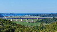 NOVIGRAD, OKOLICA, GRAĐEVINSKO ZEMLJIŠTE S PANORAMSKIM POGLEDOM NA MOR