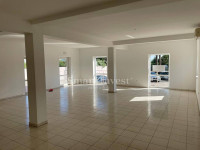 NOVIGRAD, poslovni prostor od 95 m2 na mirnoj lokaciji