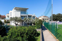 Novigrad, predivan stan s privatnim vrtom i jacuzzijem uz more