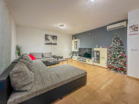 Novigrad, stan u prizemlju sa velikim vrtom