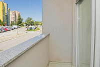 Impresivan novi stan s terasom, liftom i parkirnim mjestom. Naša prepr