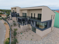 Novogradnja Krk, dvoetažni stan 105 m2,3S+DB,balkon,okućnica 100 m2