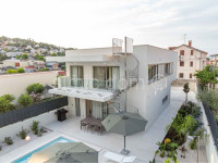Novogradnja, moderna vila s bazenom, novo u ponudi, otok Brač