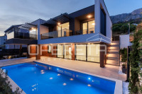 Krilo Jesenice, moderna vila 5* s panoramskim pogledom, 100m mora