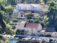 Novoizgrađena villa s bazenom, 50 metara od mora, Brač