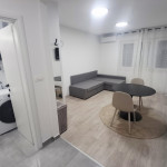 NOVORENOVIRANI STUDIO APARTMAN RAVNE NJIVE 23 m2