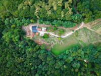Novouređena kuća i 28.398 m2 zemljišta!