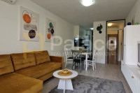 Novouređeni prozračan dvosoban stan na Plokitama