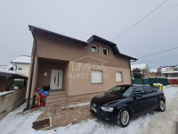 Obiteljska  kuća s dvorištem i garažom – Donja Dubrava, Zagreb