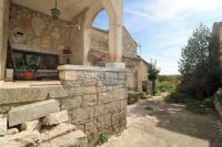 Očuvana kamena kuća u središnjoj Istri